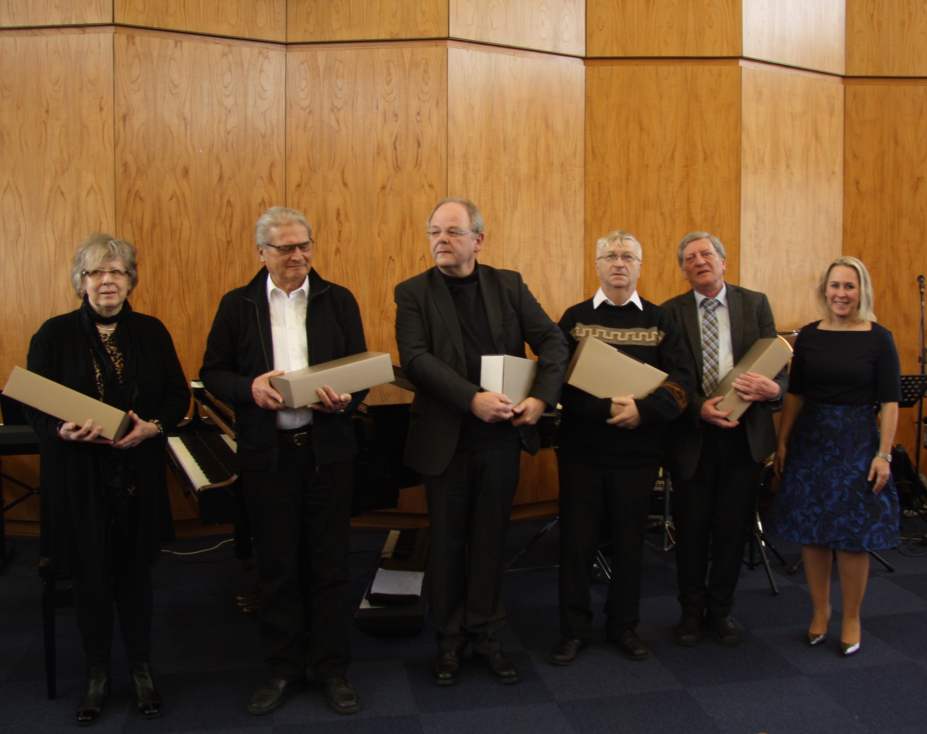 Geehrte Lehrer der Kreismusikschule mit Landrätin Dr. Susanne Ganster