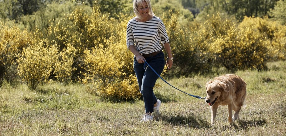 Landrätin Dr. Susanne Ganster ist oft mit ihrem Hund im Pfälzerwald unterwegs