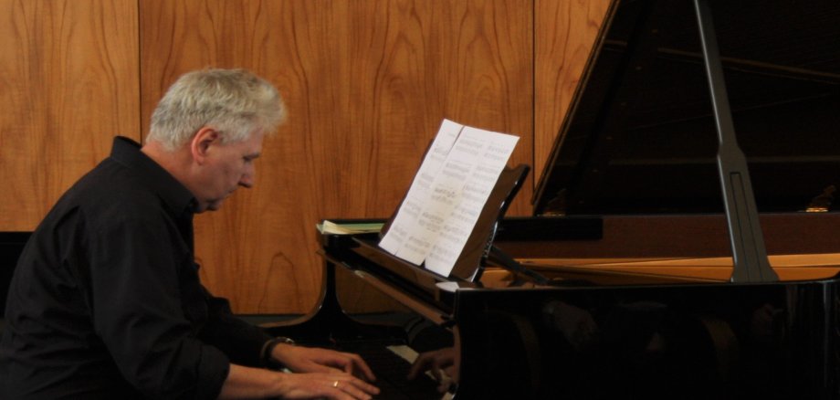 Bei der Matinee am Klavier: Christof Heringer