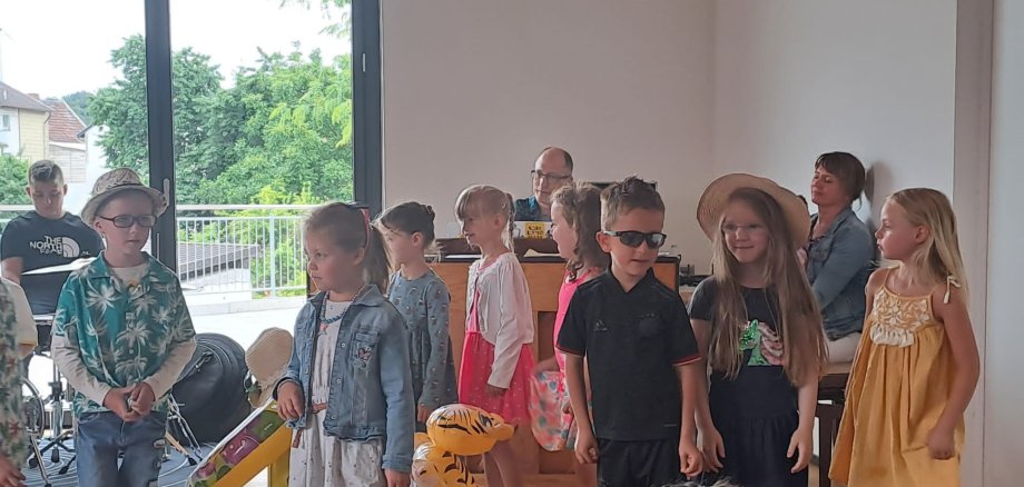 Kinder aus der Musikalischen Früherziehung der Kreismusikschule Südwestpfalz treten auf.