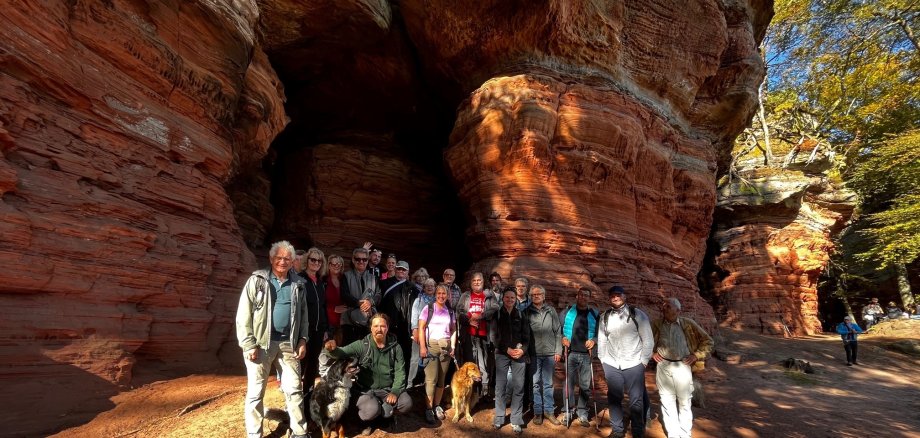 Wandern mit der Landrätin auf dem Altschloßpfad