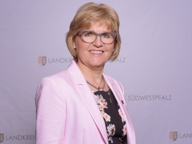 Martina Wagner Portrait 2 onl.jpg