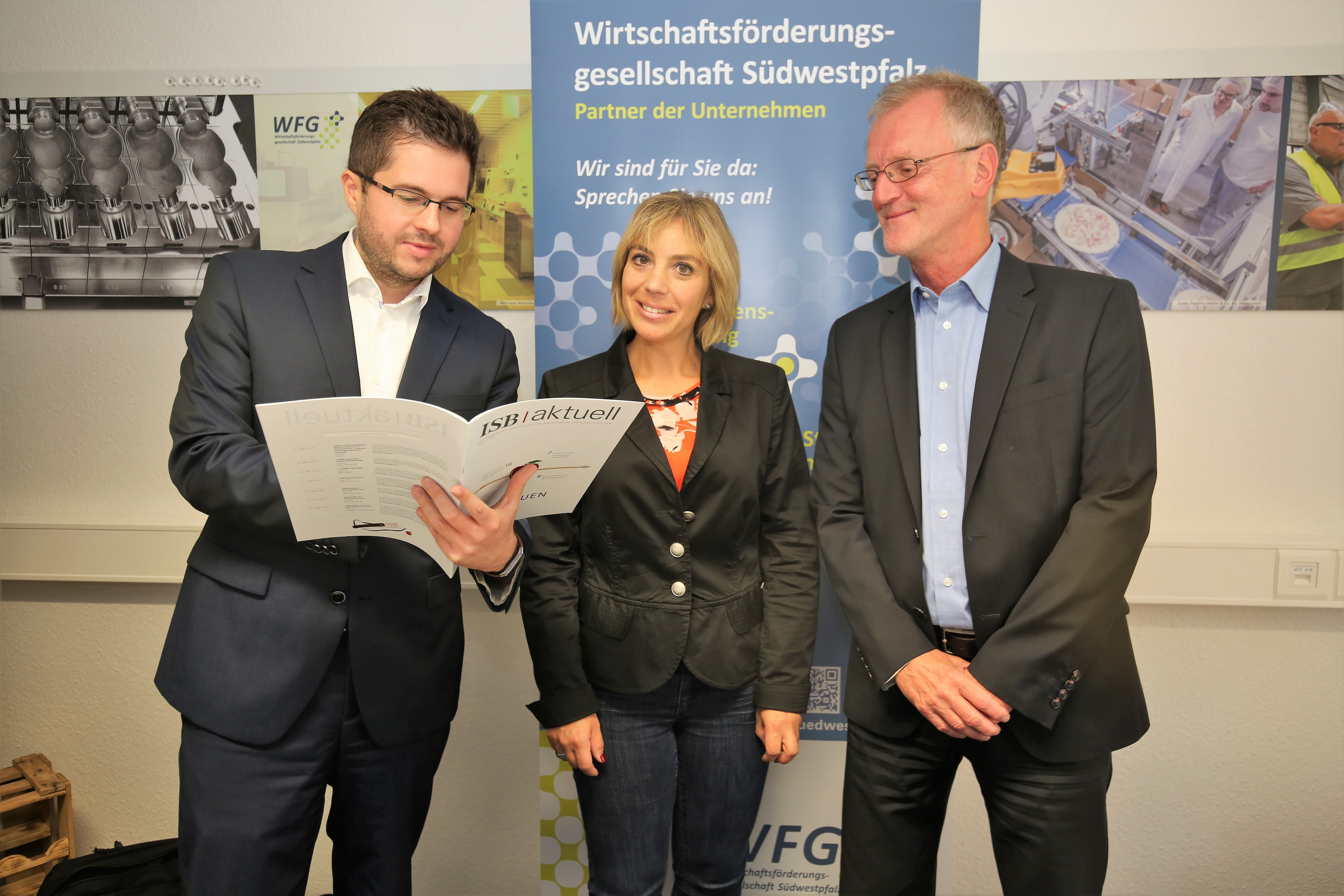 Die ISB-Berater Andreas Schwarz (links) und Hans-Jürgen Becker freuen sich mit WFG-Geschäftsführerin Miriam Heinrich, dass das gemeinsame Beratungsangebot so gut wahrgenommen wird. 
