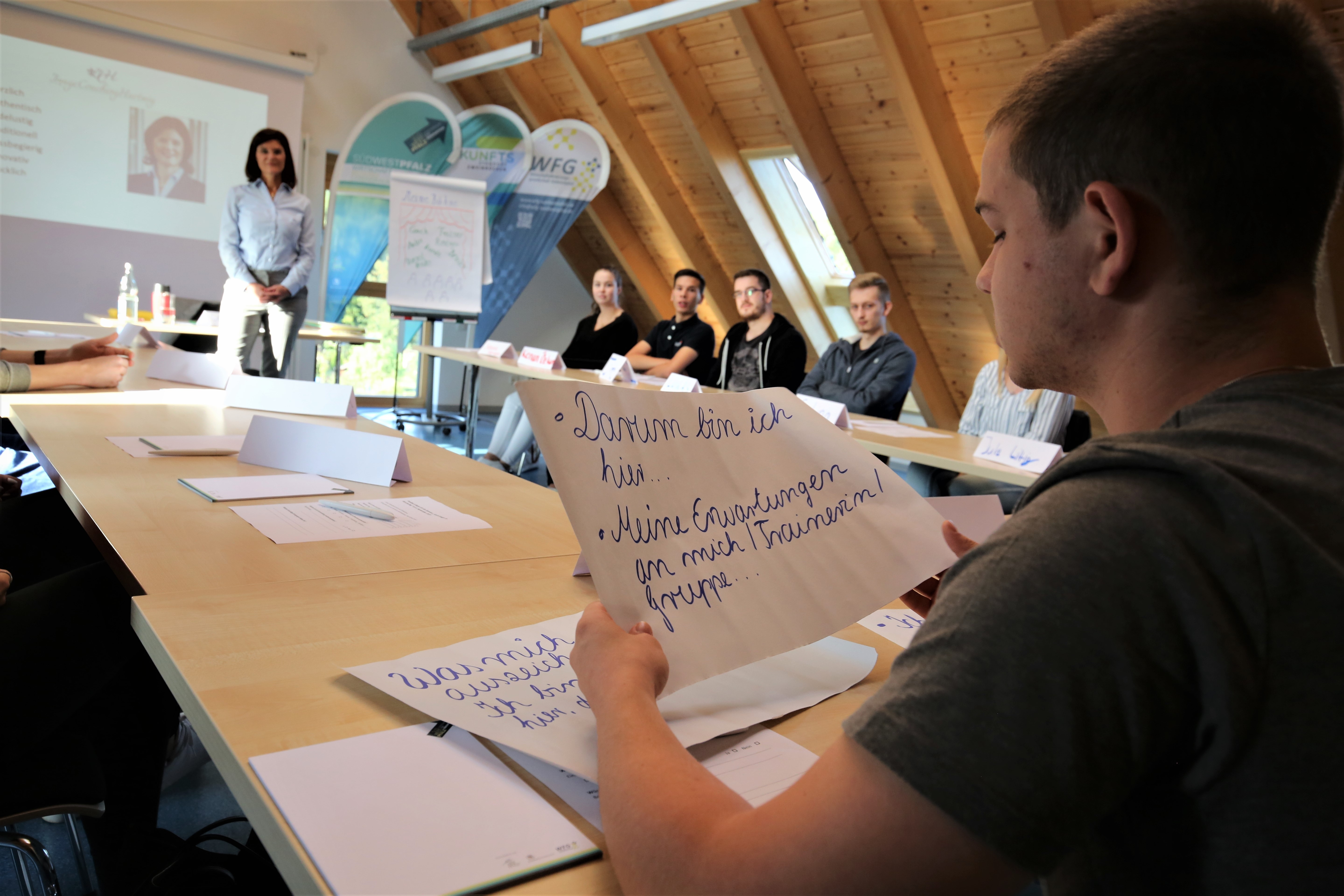 Erfolgreiches Tagesseminar „Azubi-Knigge im Berufsalltag“