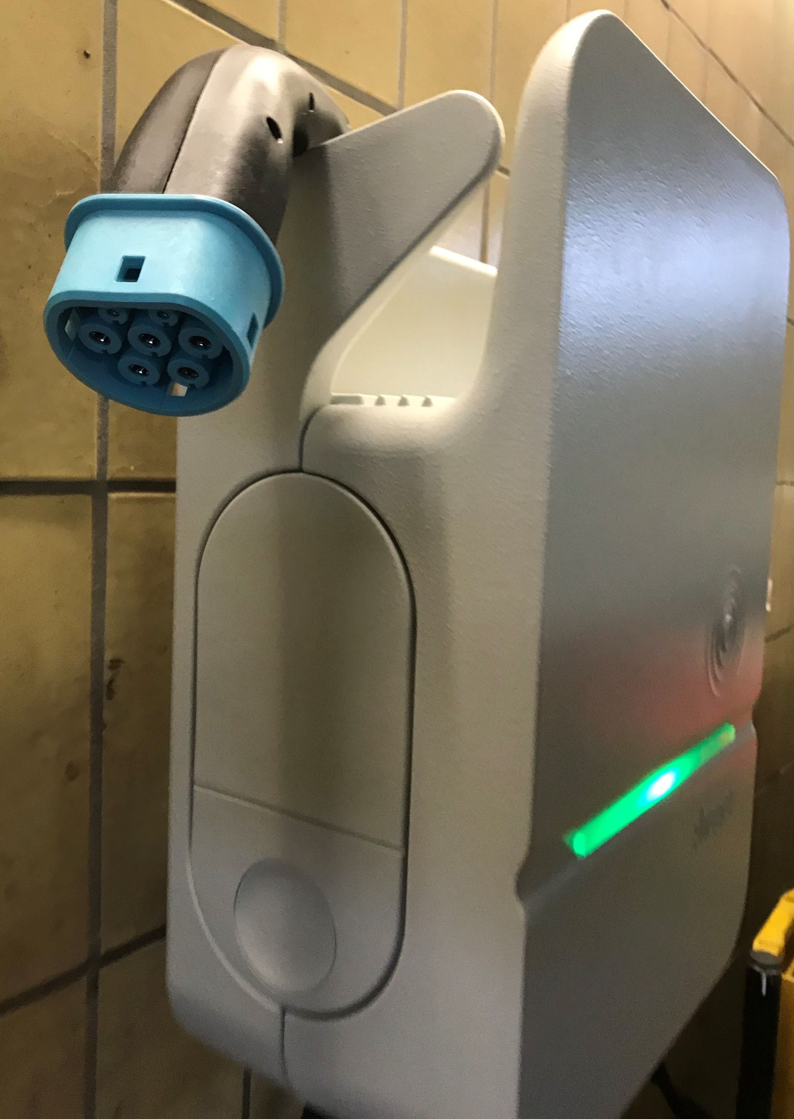 Eine Wallbox in Betrieb