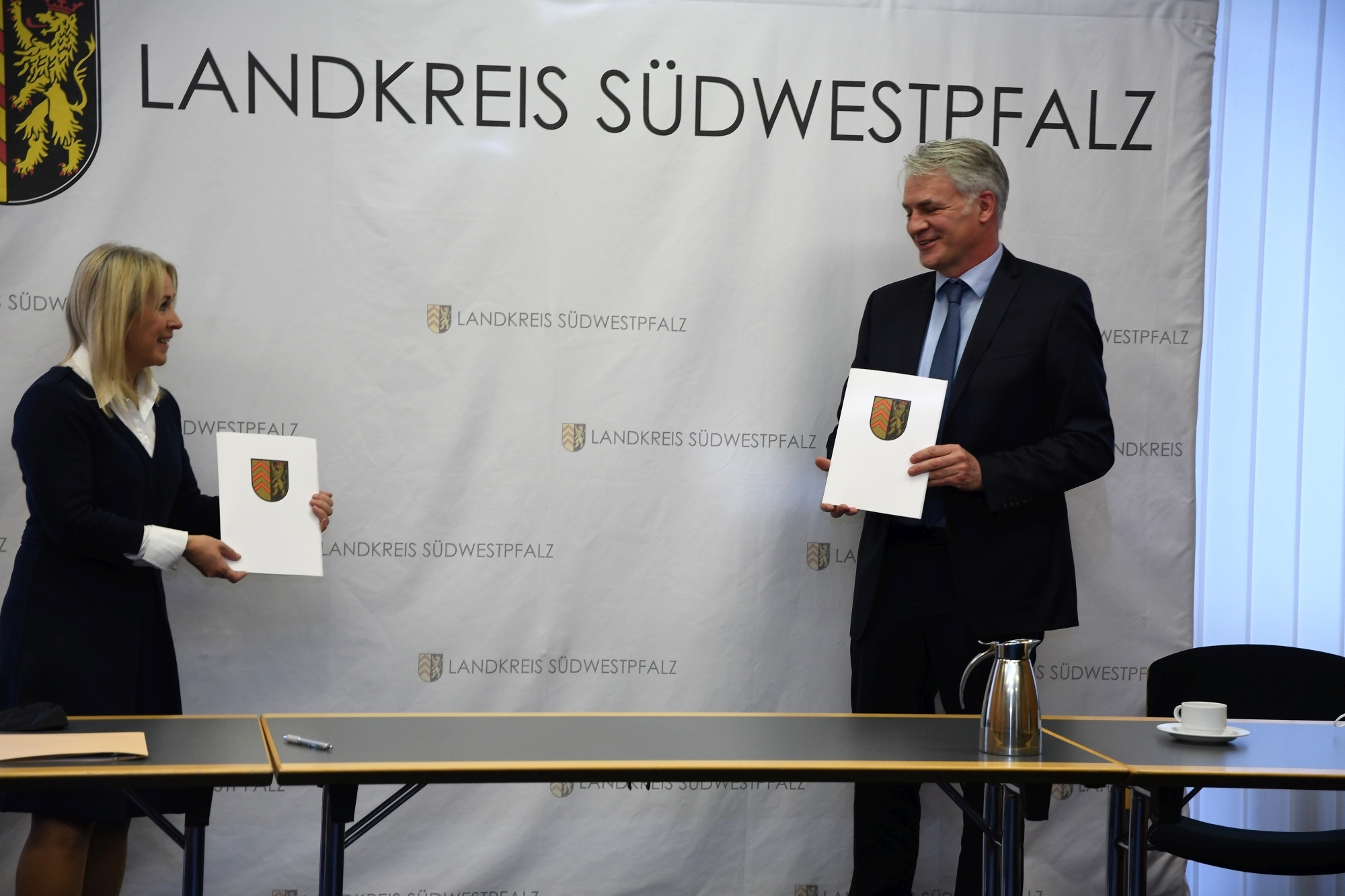 Vertragsunterzeichnung Breitband für Schulen