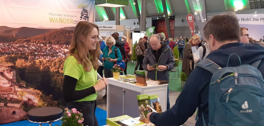 Die Südwestpfalz Touristik präsentiert sich erfolgreich Messestand.